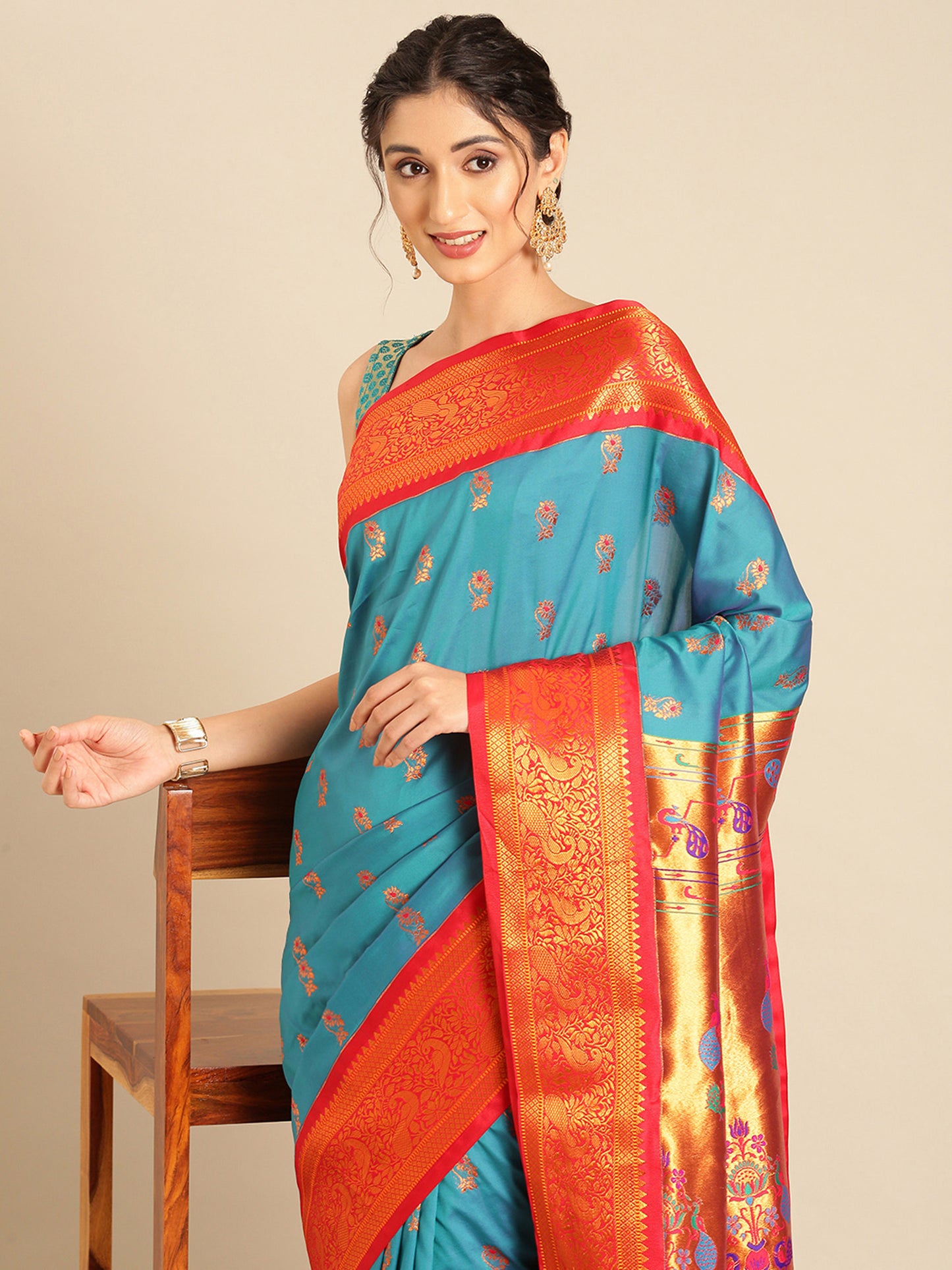 Sonkali Rama & Red Soft Silk Peshwai Nath Paithani Saree