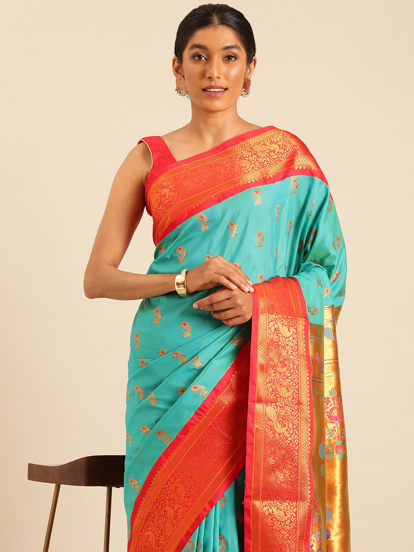 Sonkali Chintamani & Red Soft Silk Peshwai Nath Paithani Saree