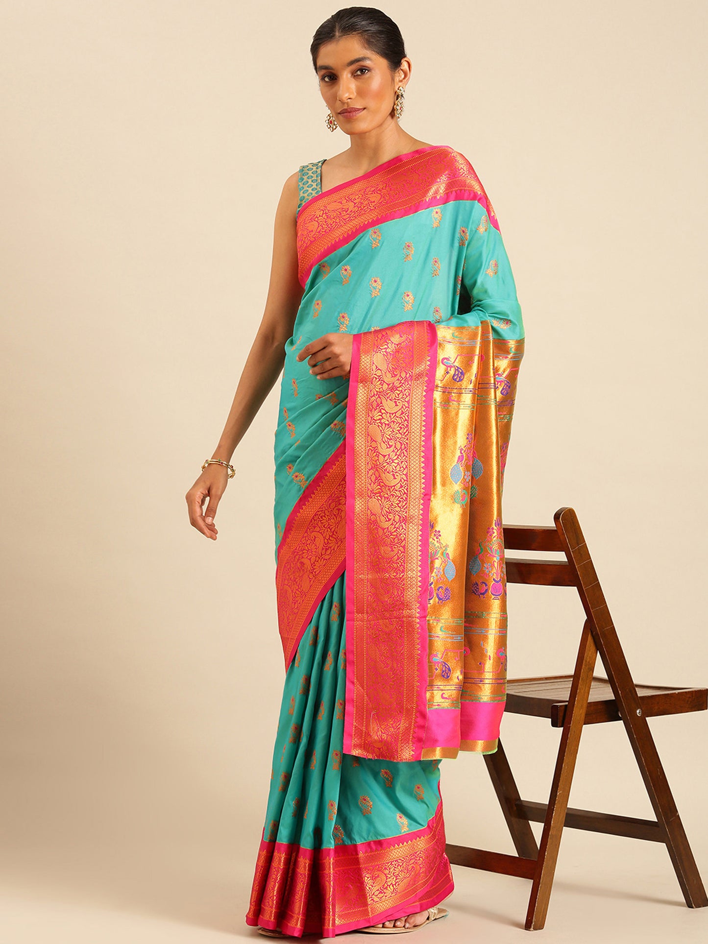 Sonkali Chintamani & Pink Soft Silk Peshwai Nath Paithani Saree