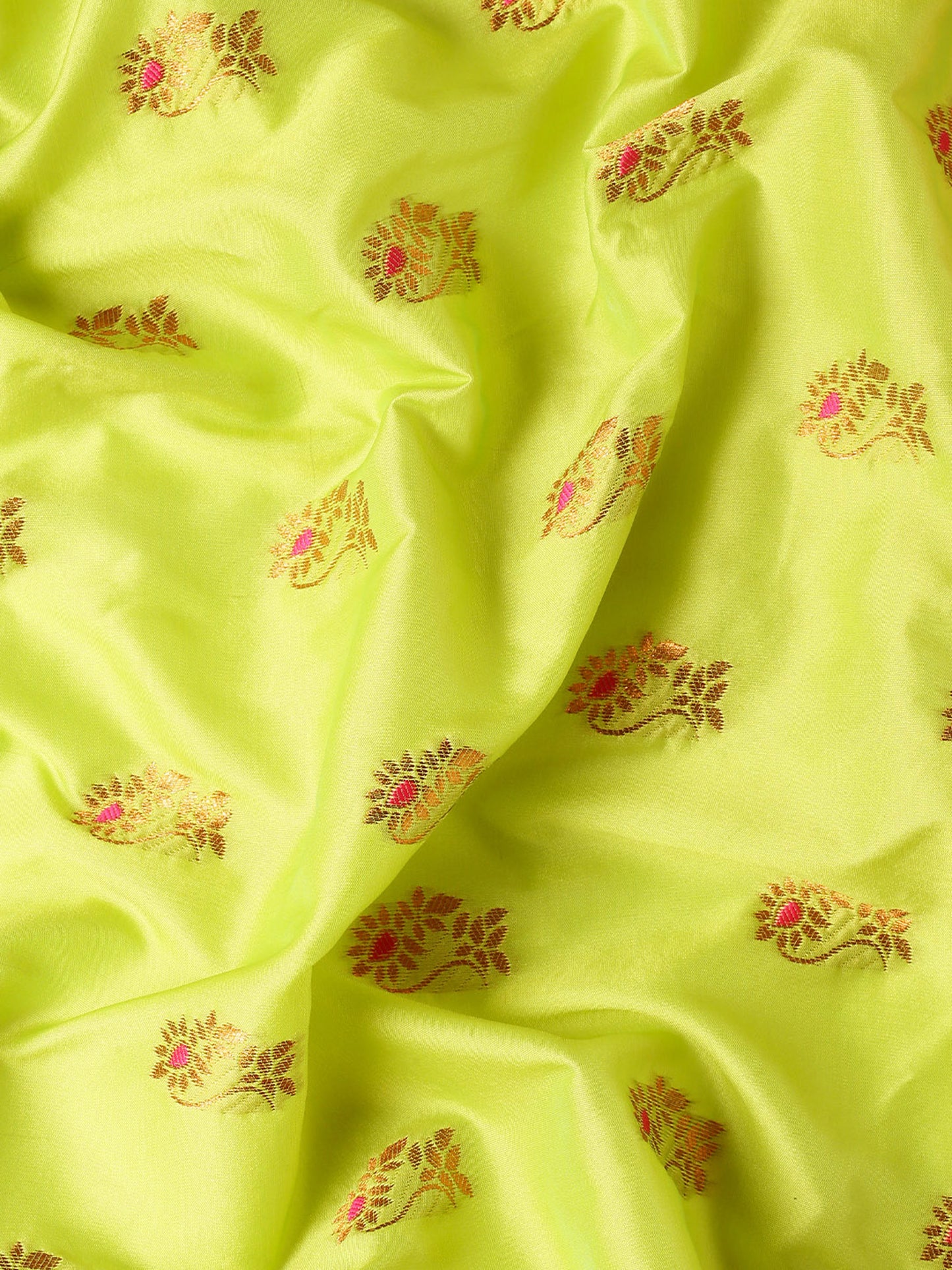 Sonkali Popati & Pink Soft Silk Peshwai Nath Paithani Saree