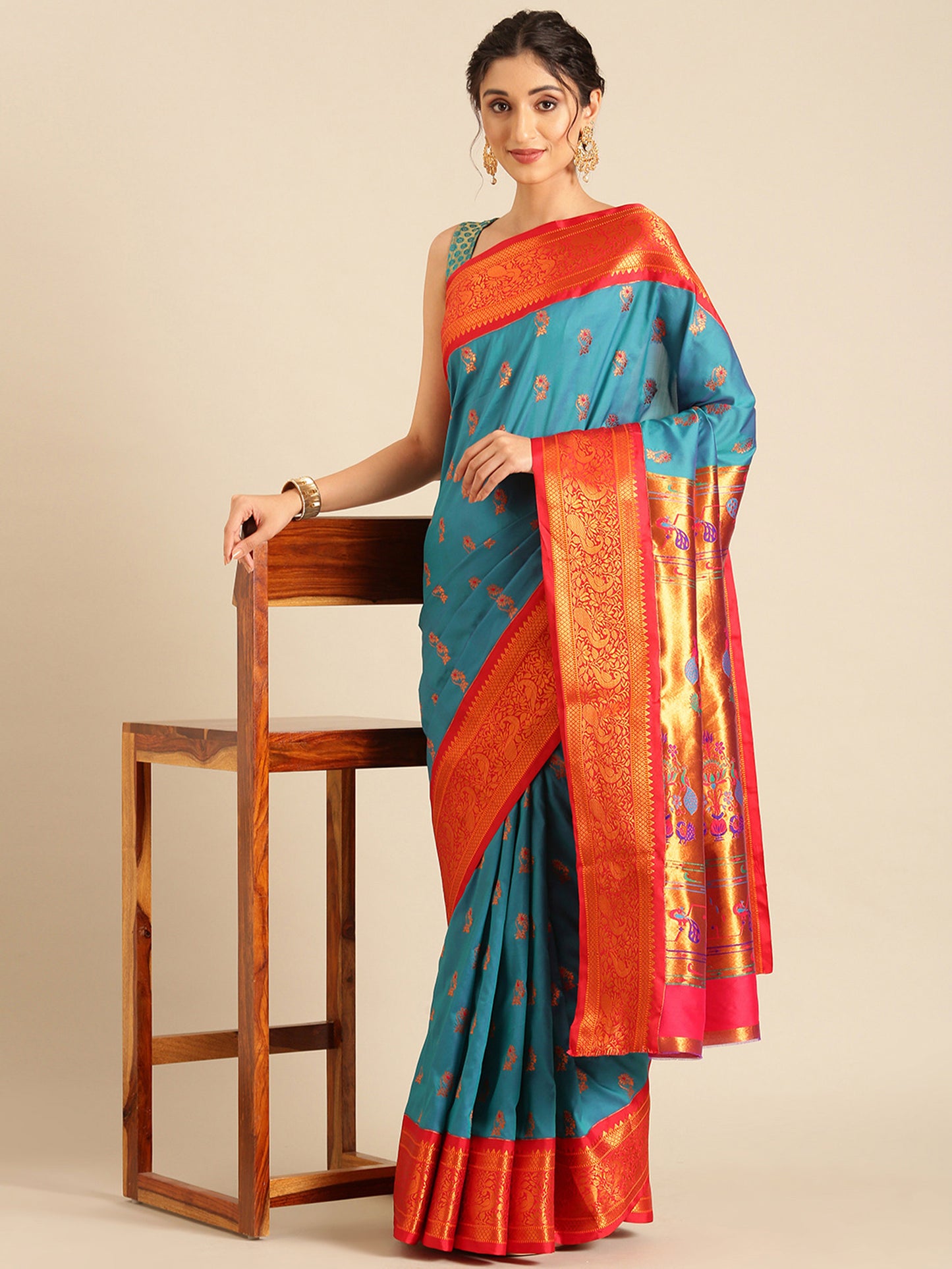 Sonkali Rama & Red Soft Silk Peshwai Nath Paithani Saree
