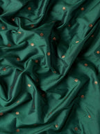 Fabric detail of Maharani Nauvari Paithani saree silk blend 9 yard Kashta saree in bottle green and red with silk blend texture