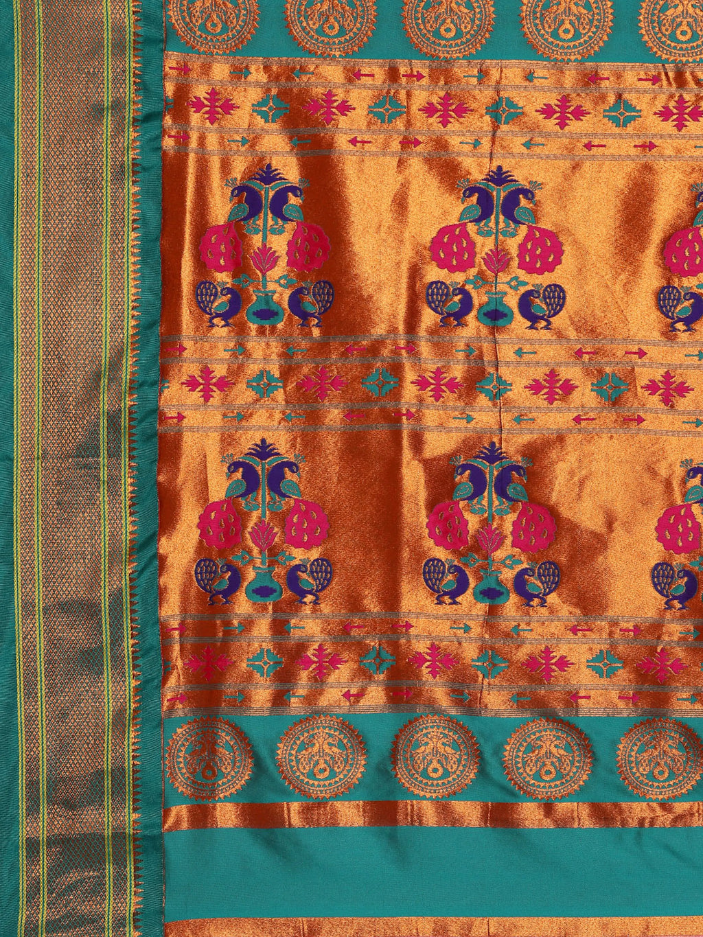 Pallu design of Maharani Nauvari Paithani saree silk blend 9 yard Kashta saree in magenta and rama with traditional Paithani motifs