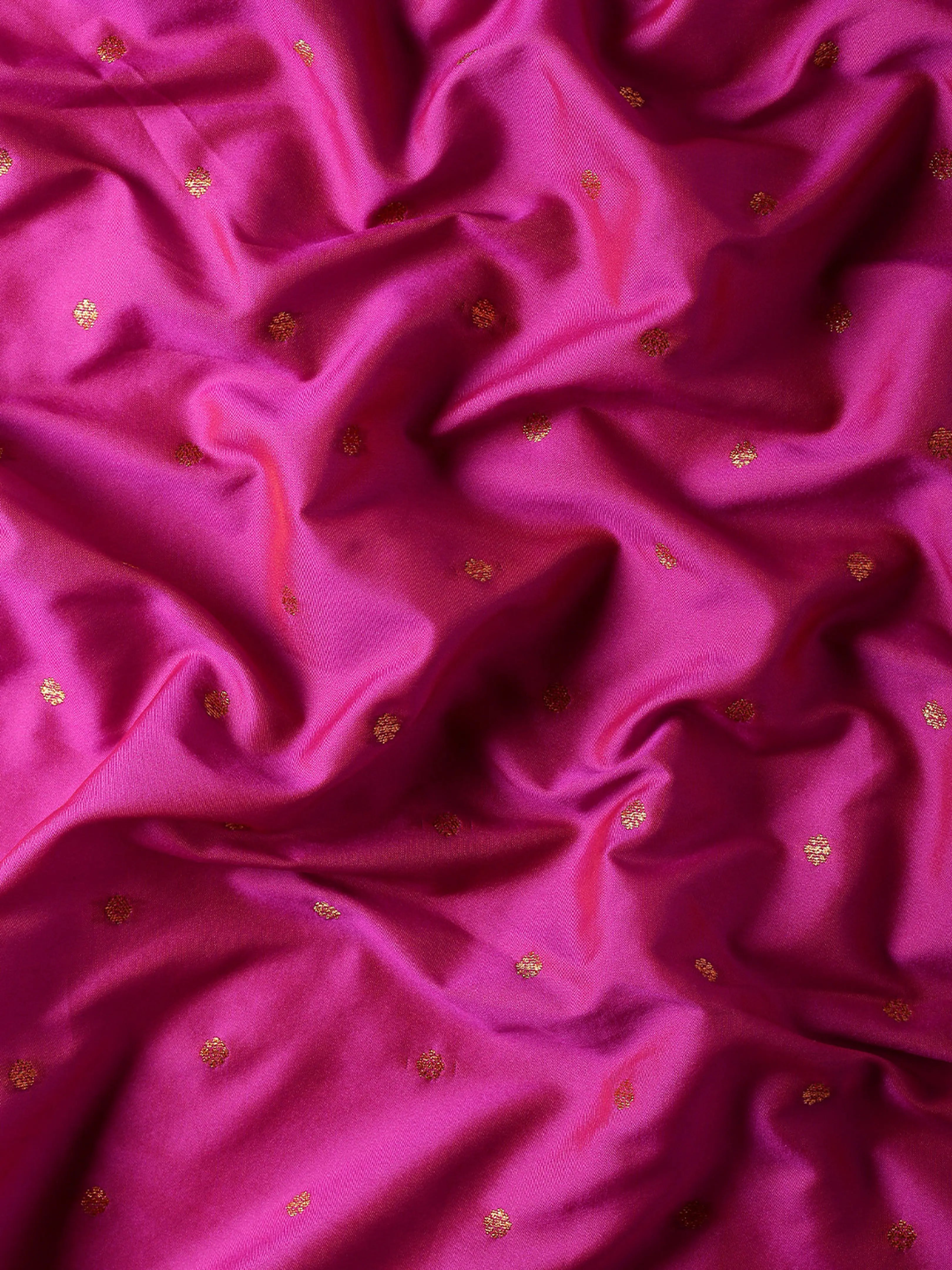 Fabric detail of Maharani Nauvari Paithani saree silk blend 9 yard Kashta saree in magenta and rama with silk blend texture